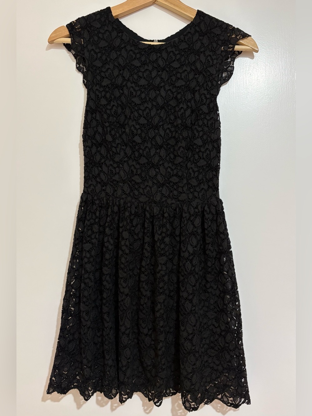 Talula Aritzia Black Floral Lace Cap Sleeve Mini Dress Exposed Zipper 00